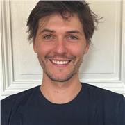 Jeune diplômé donne cours de maths pour tout niveau